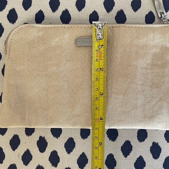 Baggallini Tan RFID Wristlet - Picture 7 of 7